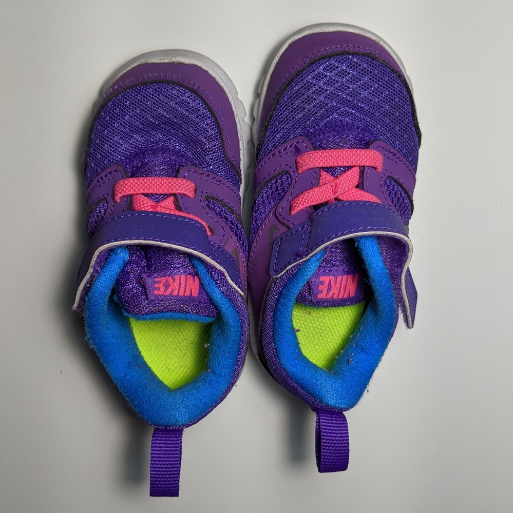 Toddler Nike Sneakers 6c